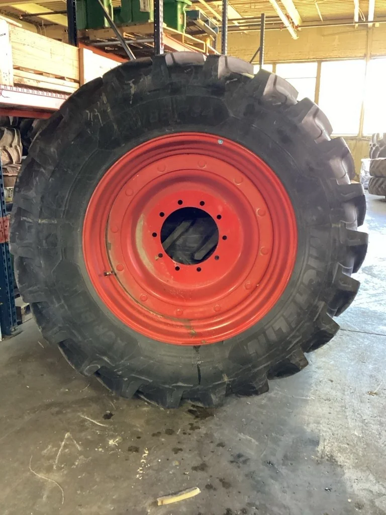 Take-Off 420/85R34 147A8 Michelin Agribib 2 TL R-1W 95-100% On 13 x 34 10-13.19-11.07 R&R Wheel/Disc