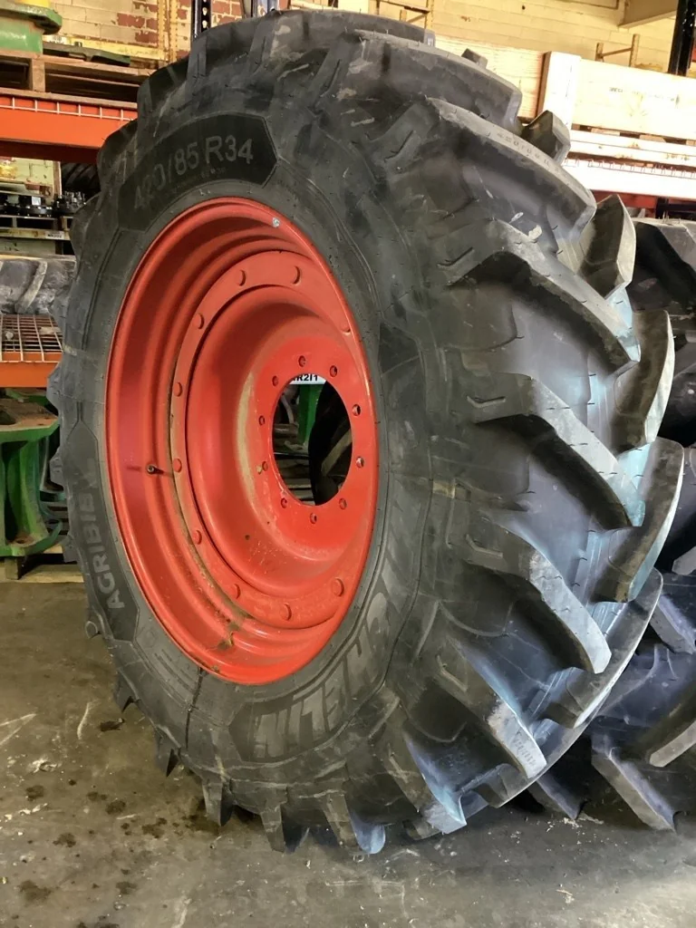 Take-Off 420/85R34 147A8 Michelin Agribib 2 TL R-1W 95-100% On 13 x 34 10-13.19-11.07 R&R Wheel/Disc image 2