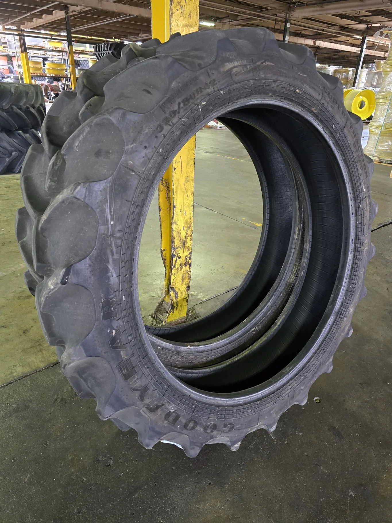 Used 320/85R42 141A8 Goodyear Super Traction DT800 TL R-1W 70-75% image 2