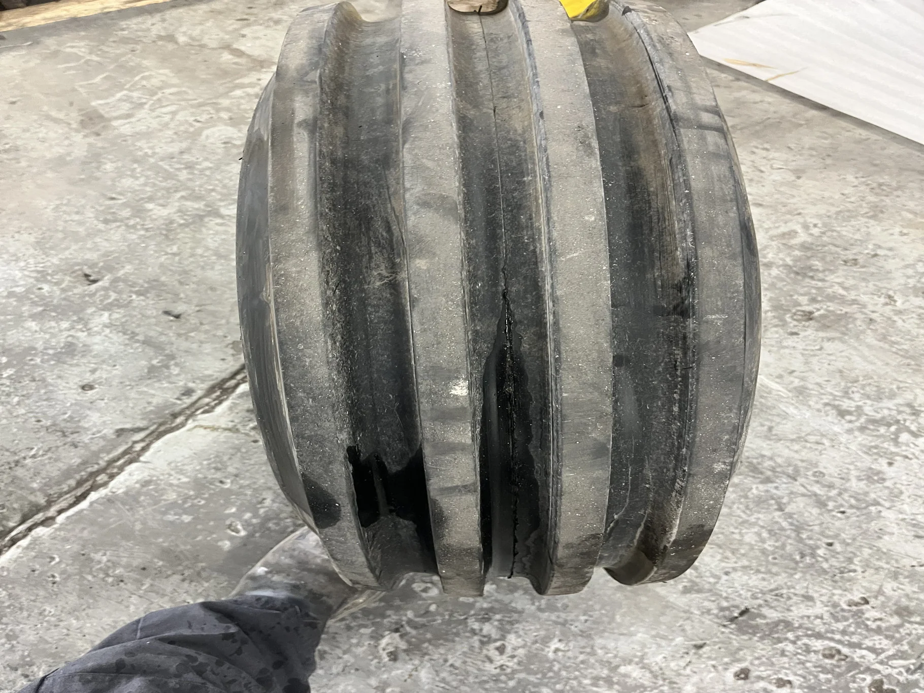 Used 11L-15/8 Alliance Multi Rib Front 313 TL F-2M 90-95%