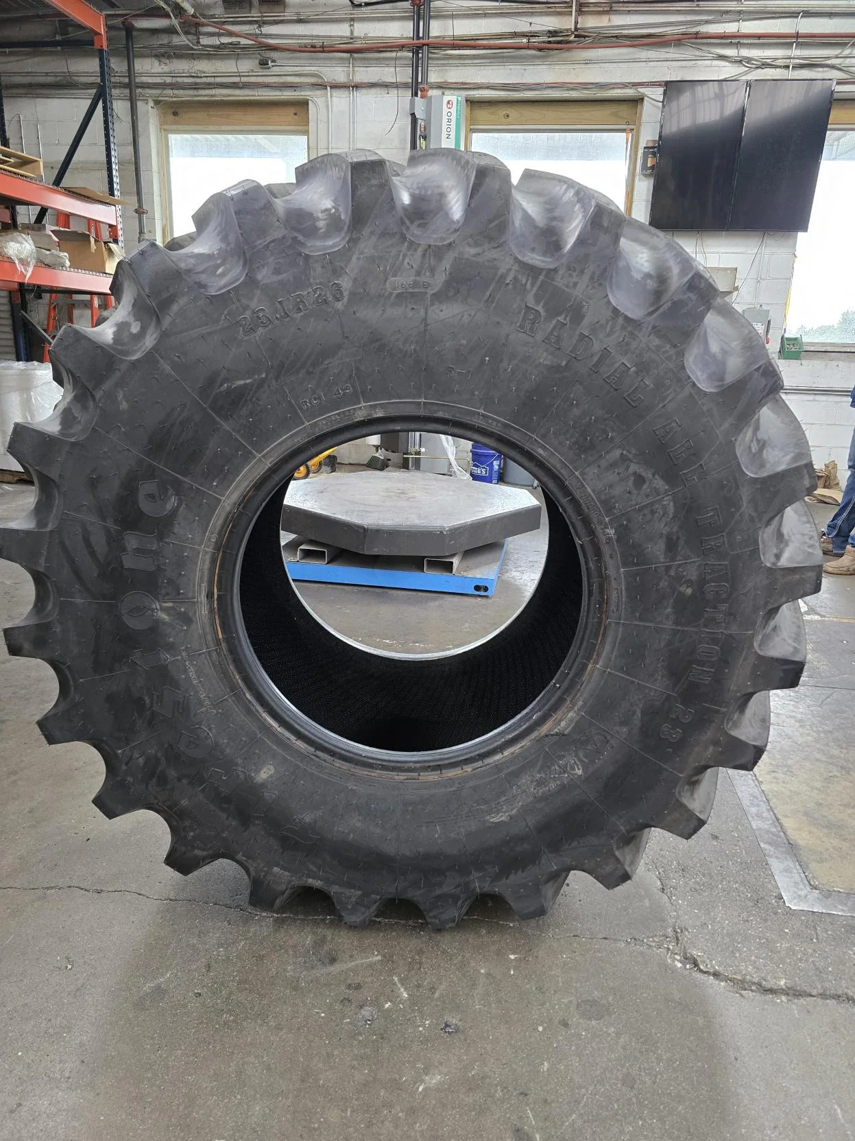 Take-Off 23.1R26 166B Firestone Radial All Traction 23 TL R-1 95-100%