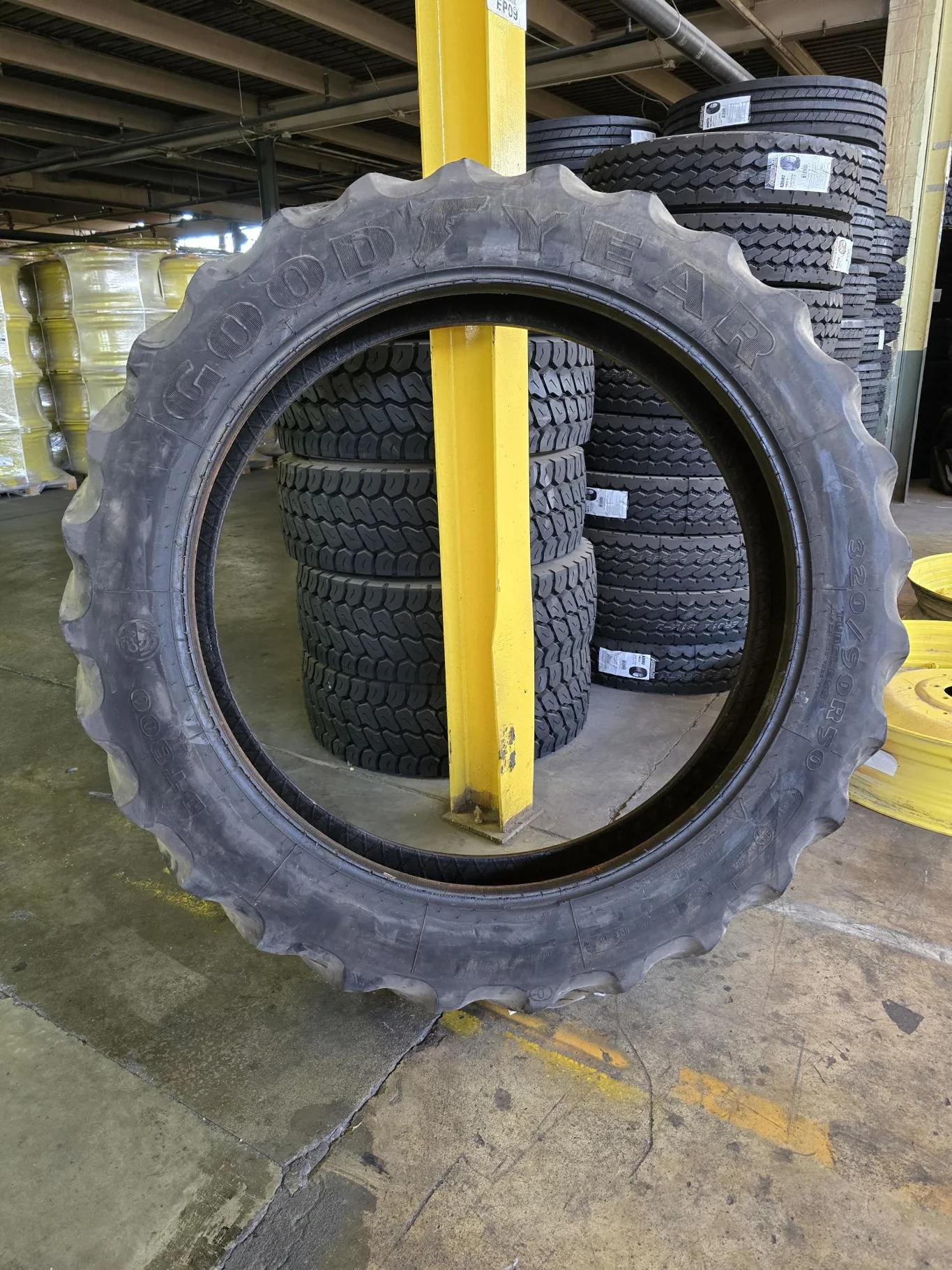 Used 320/90R50 161B Goodyear DT800 TL R-1W 40-45%