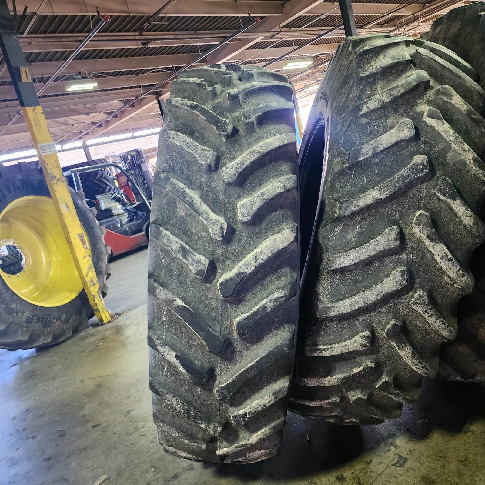 Used 520/85R42 157A8 Titan Hi-Traction Lug R-1 TL 75-80% image 3