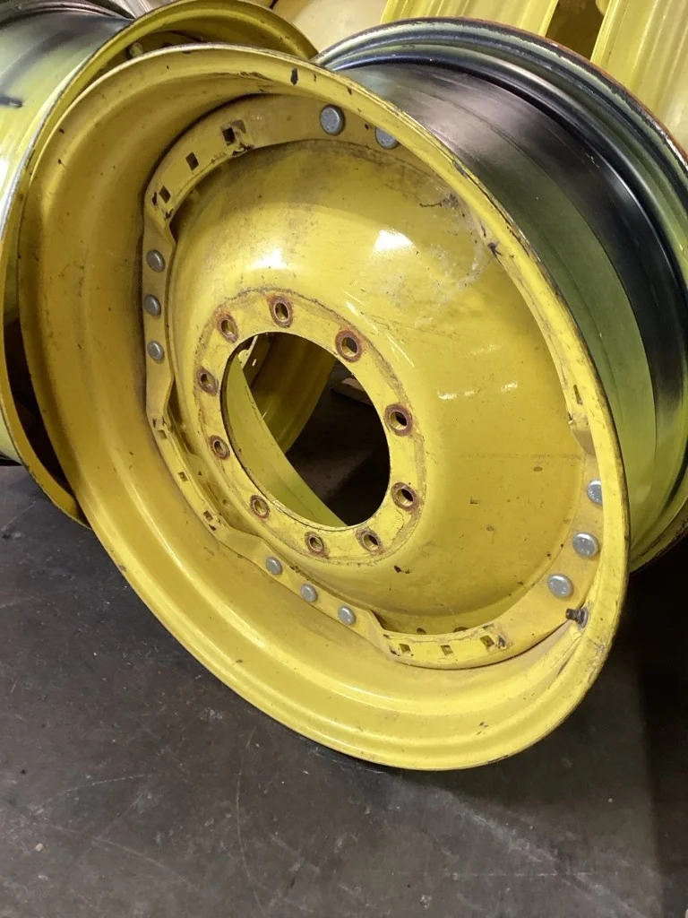 Used 15 x 34 10-13.19-11.07 Waffle 3 bolt With Disc image 2