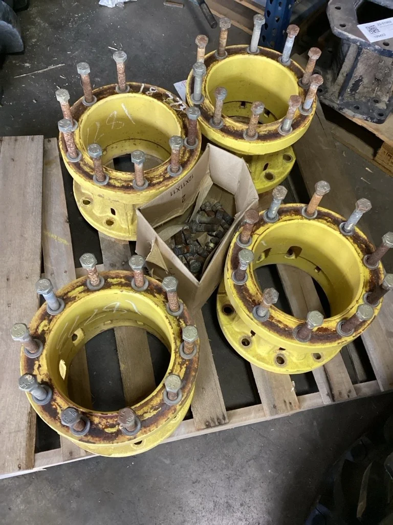 Used 10" Extension JD Hub 10-13.19-11.07 - missing 2 bolts 5.125"