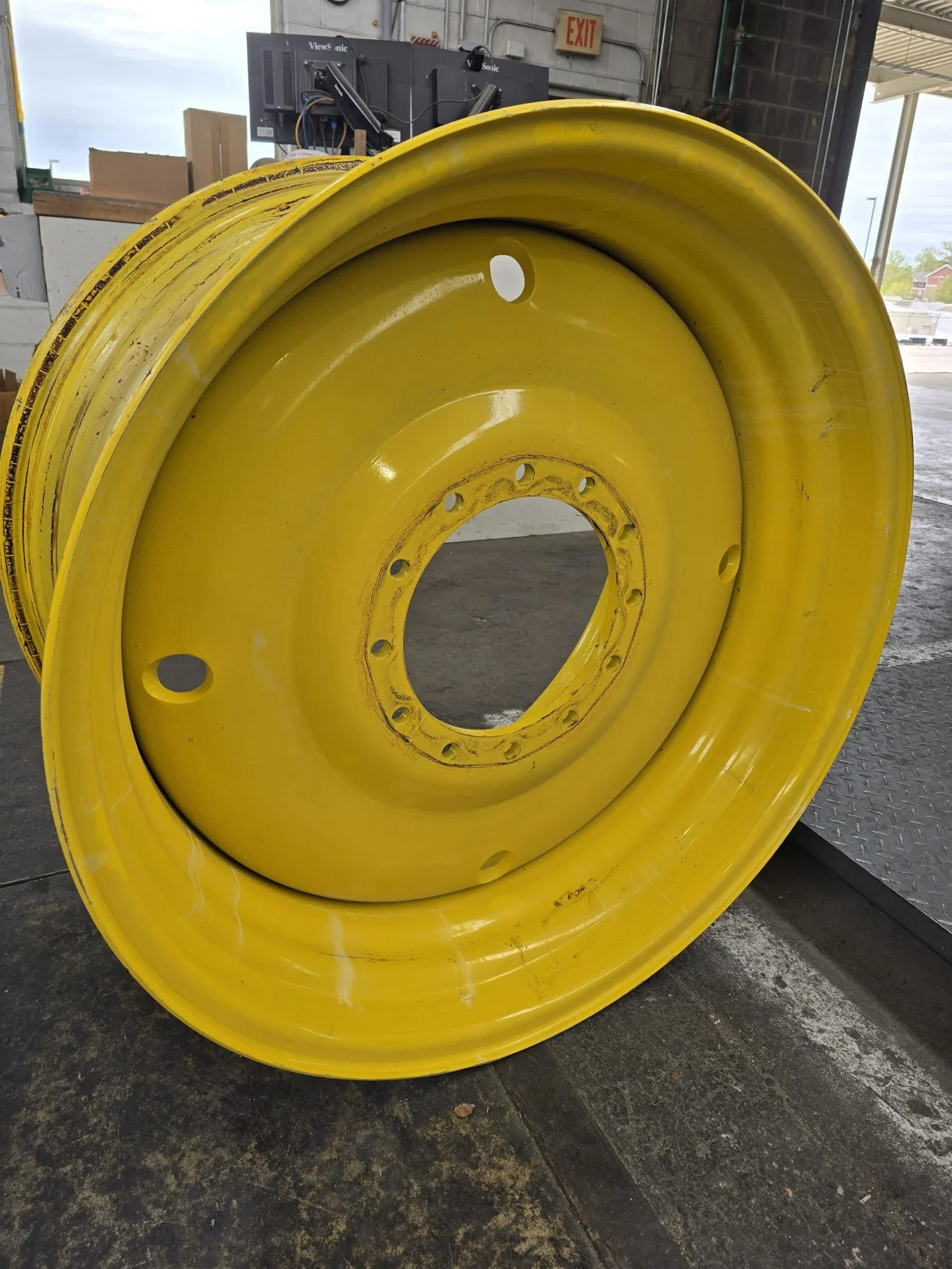 Take-Off 20 x 38 12-13.976-11.857-5.31 Outset Yellow Sprayer Wheel image 2