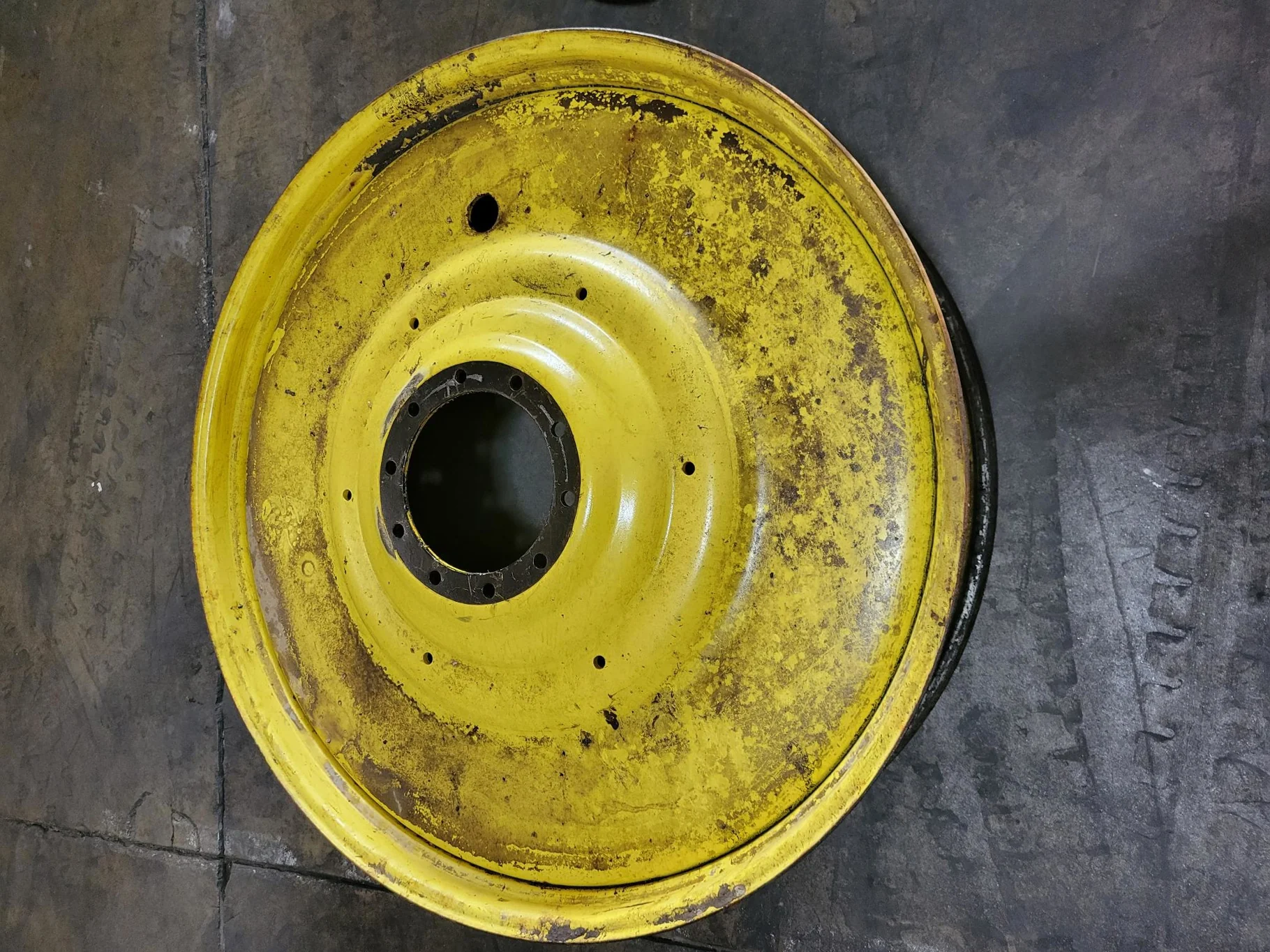 Used 12 x 54 Titan 10-13.19-11.07 Dual Wheel