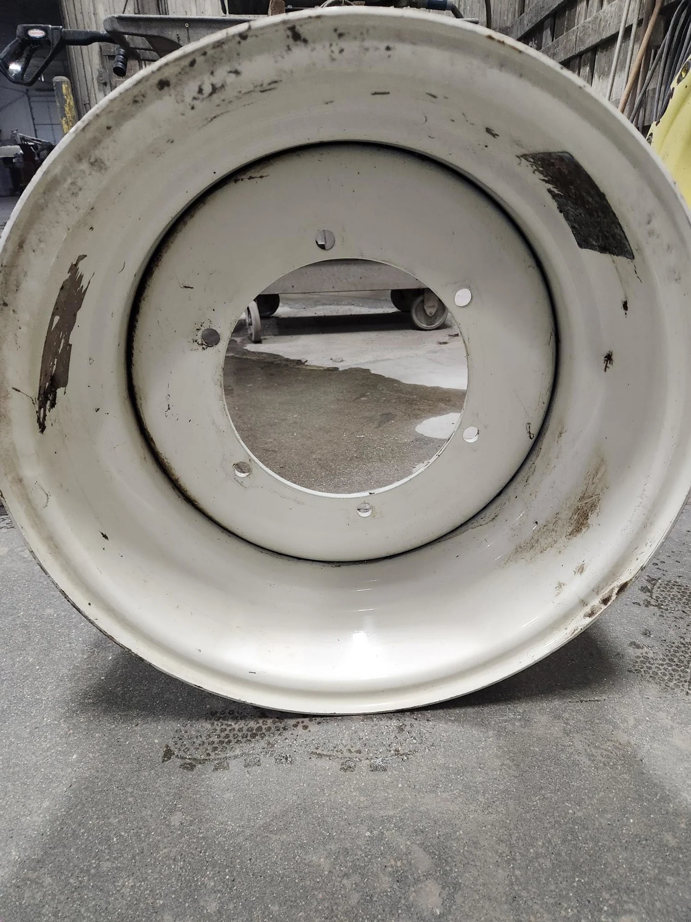 Take-Off 11 x 20 6-11.220-9.853 Straight Plate Implement Wheel NH White image 2