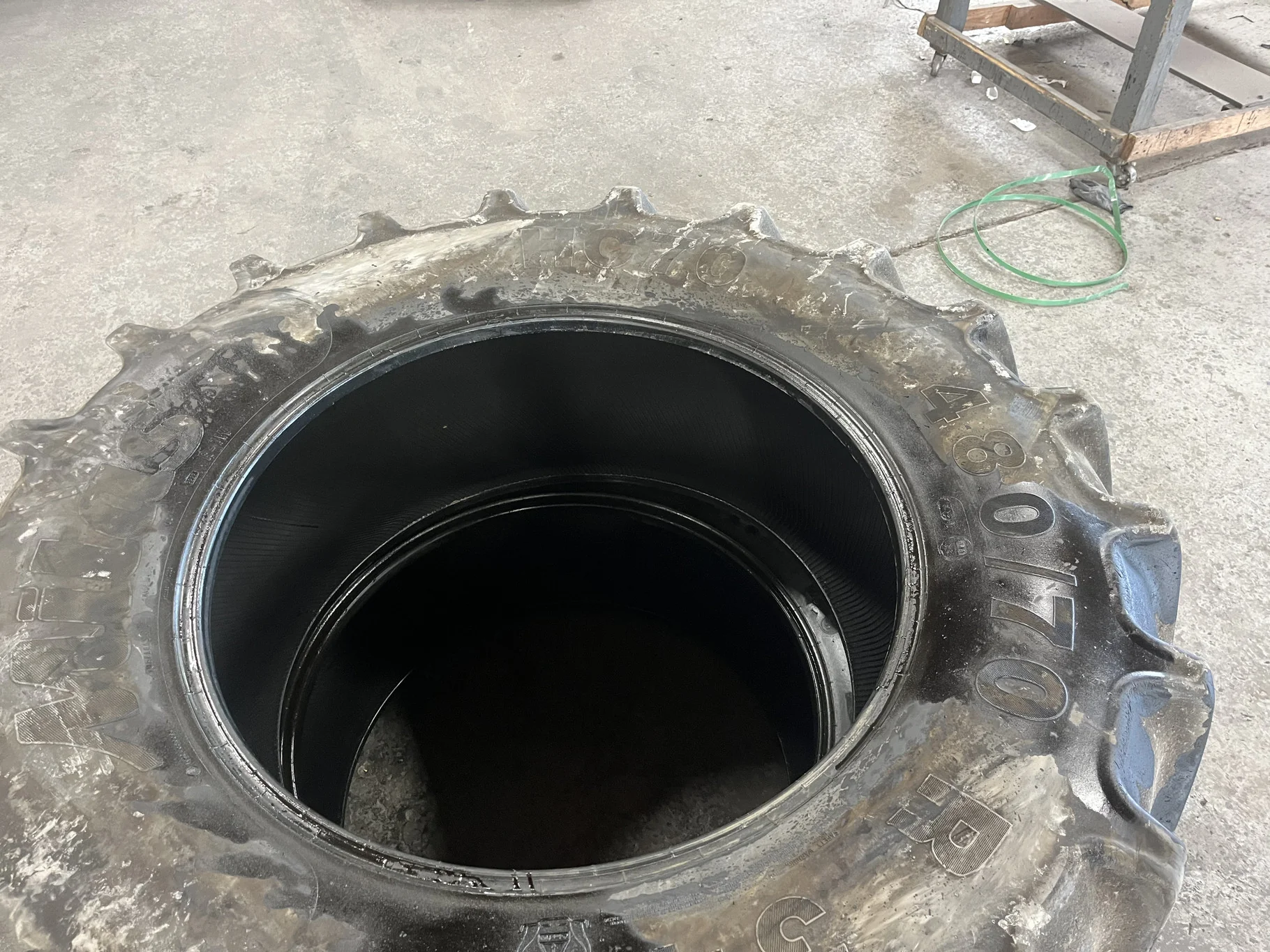 Used 16.9-28 148A8 Michelin Agribib TL R-1W 85-90%
