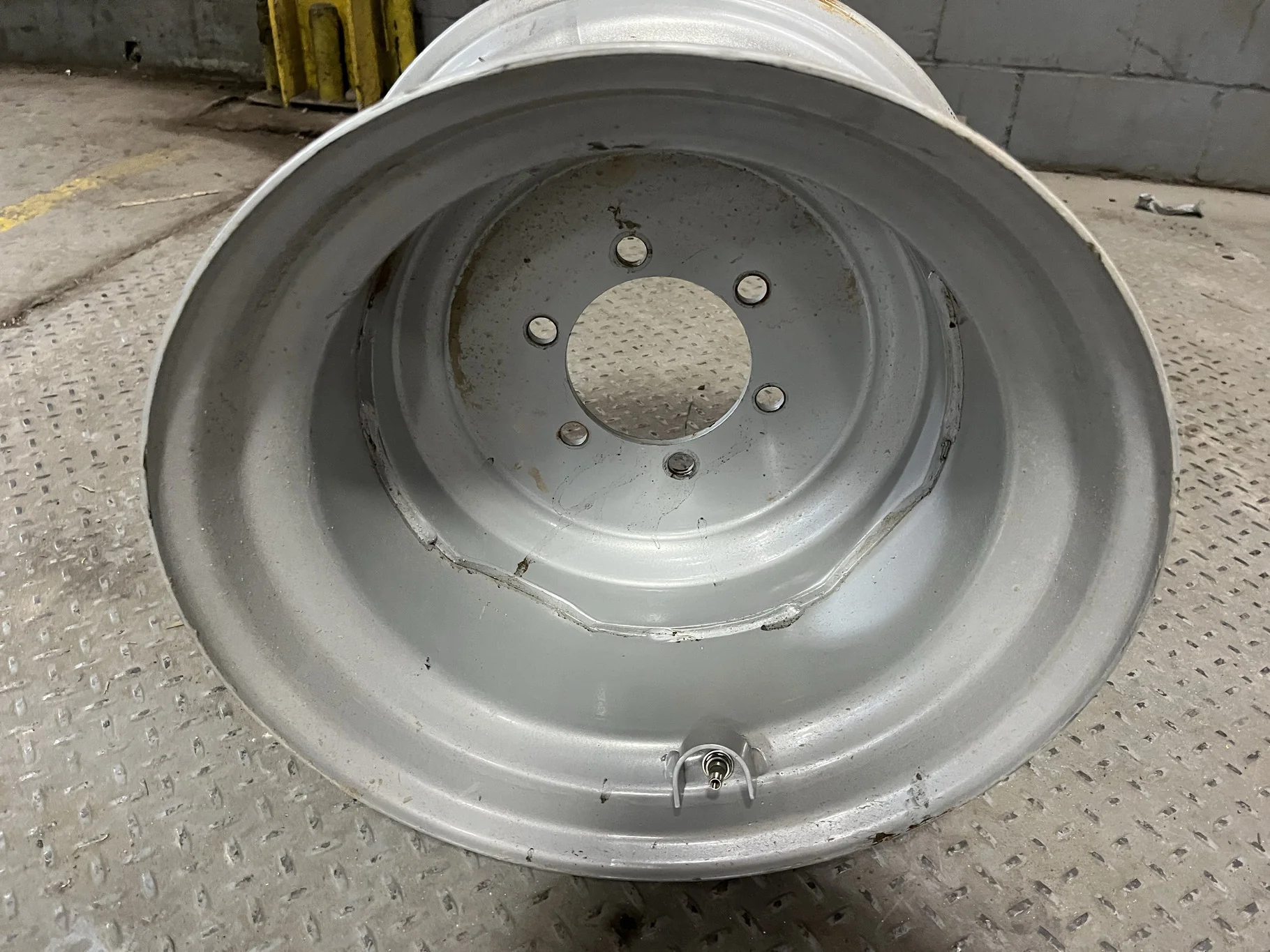 Take-Off 9.75 x 16.5 9.75 (6-6-4.62) Implement Case Silver Wheel image 2