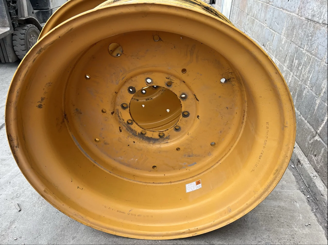 Used 18 x 42 10-13.19-11.09 Versatile Retro Yellow Dual Wheel