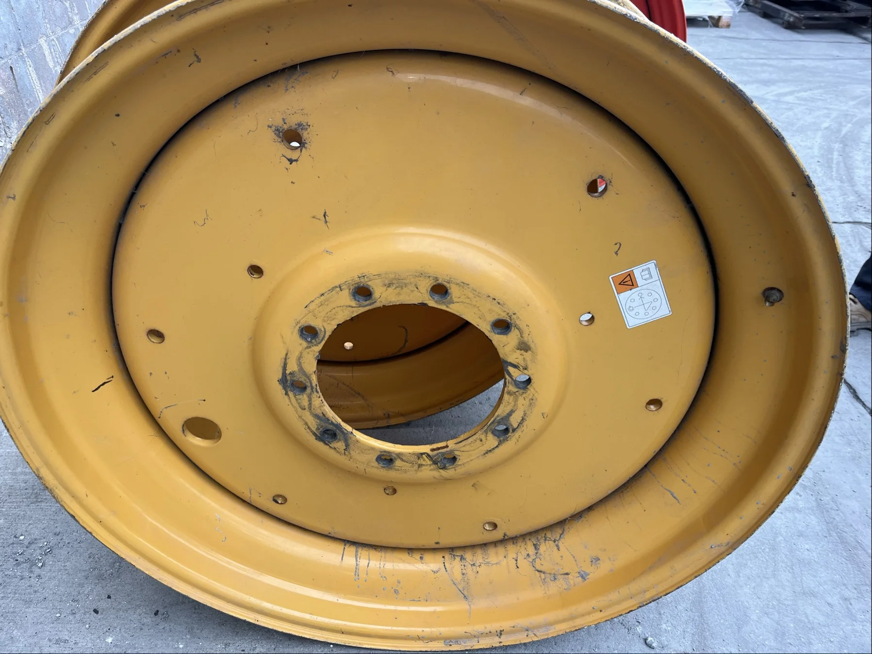 Used 18 x 42 10-13.19-11.09 Versatile Retro Yellow Dual Wheel image 2