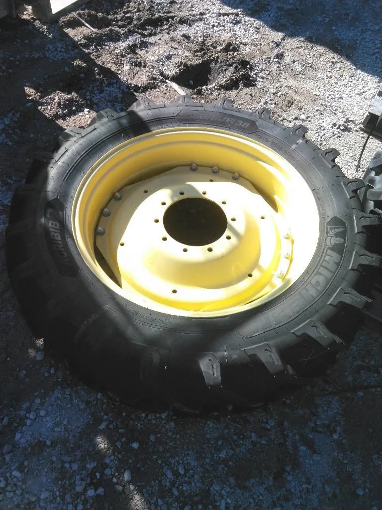 Take-Off 380/80R38 142A8 Michelin Agribib 2 TL R-1W 95-100% On 12 x 38 (10-13.19-11.07) Waffle 3