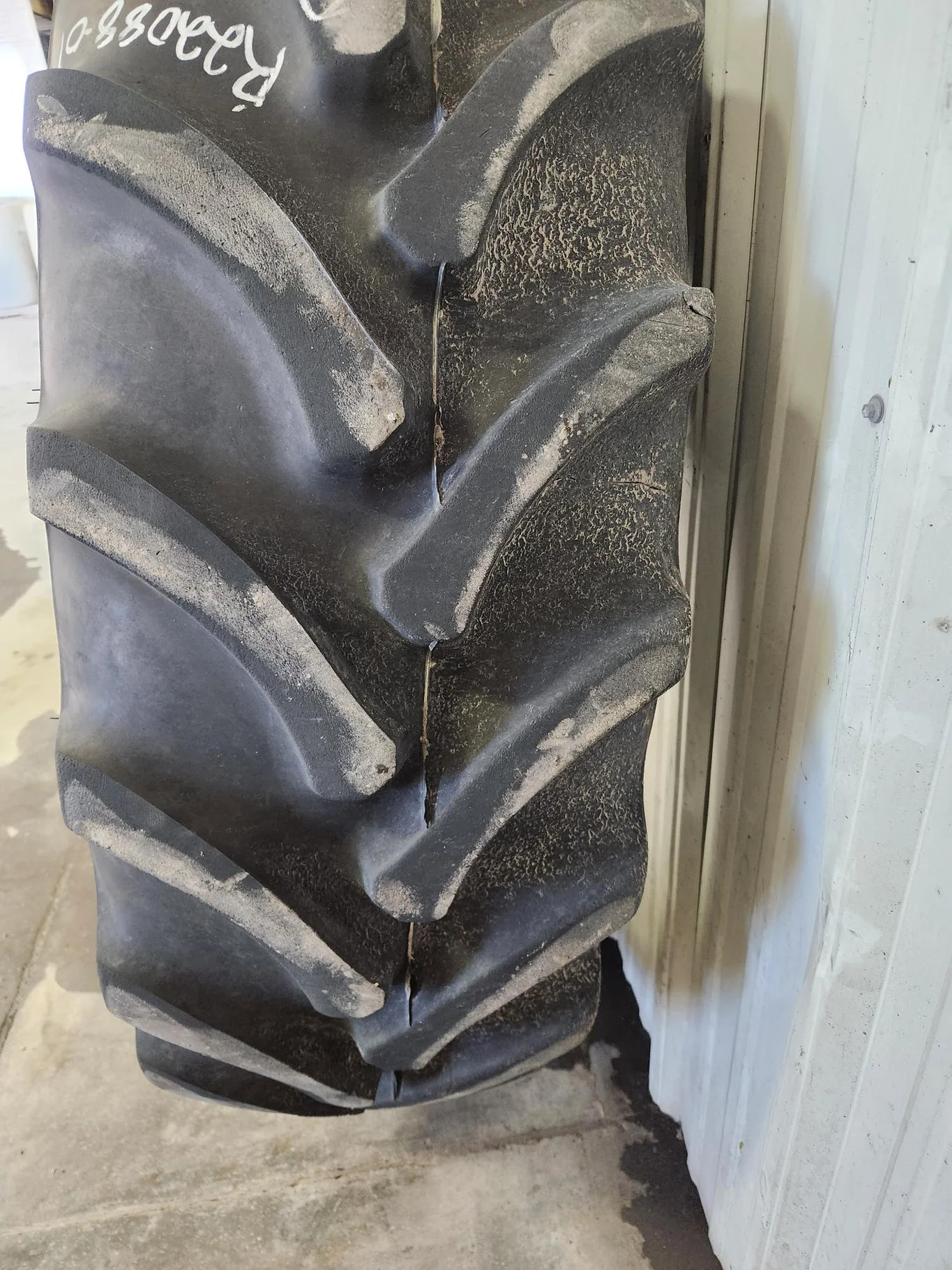 Used 420/85R34 147B Firestone Radial All Traction Deep Tread R-1W TL 70-75% image 2