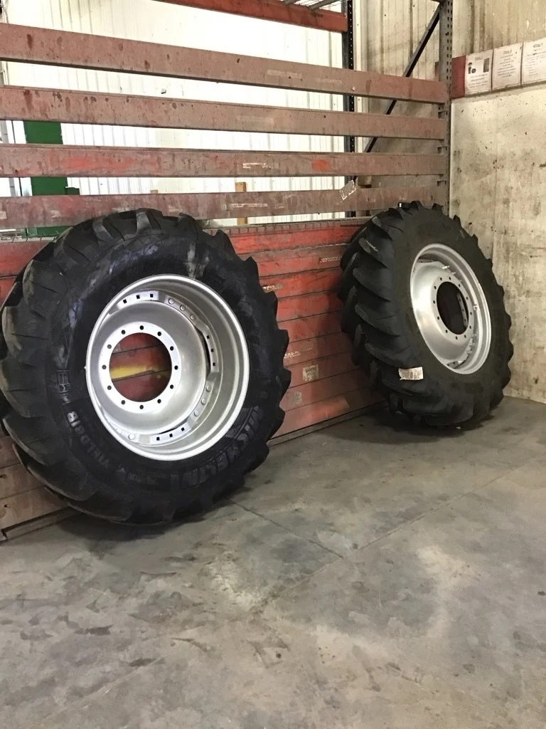 Take-Off VF420/85R34 154A8 Michelin Yieldbib TL R-1W 95-100% On 13 x 34 (12-16.732-14.620)  Waffle image 4