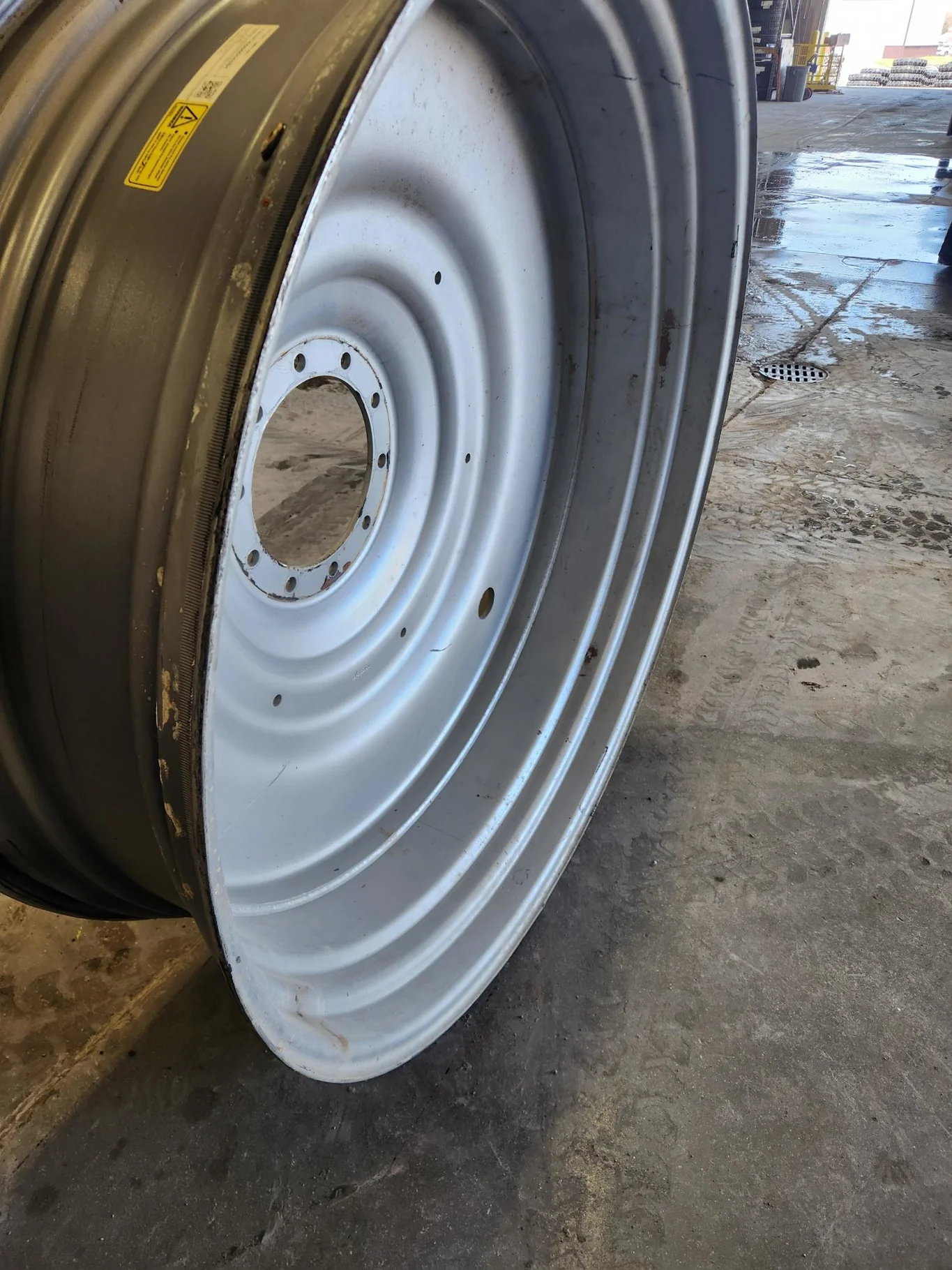 Used 15 x 50 10-13.19-11.07 Dual Case Silver Wheel image 3