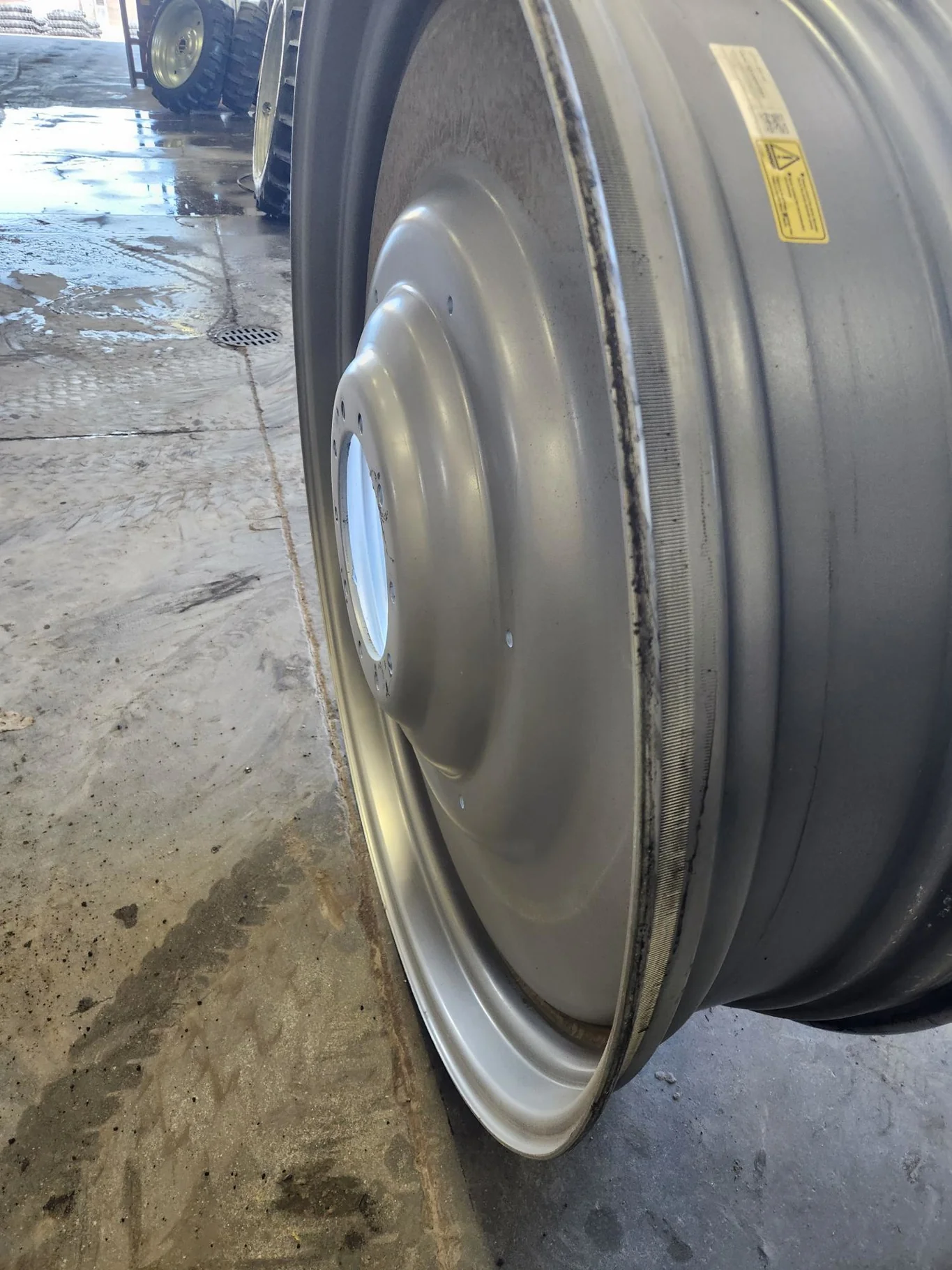 Used 15 x 50 10-13.19-11.07 Dual Case Silver Wheel image 4