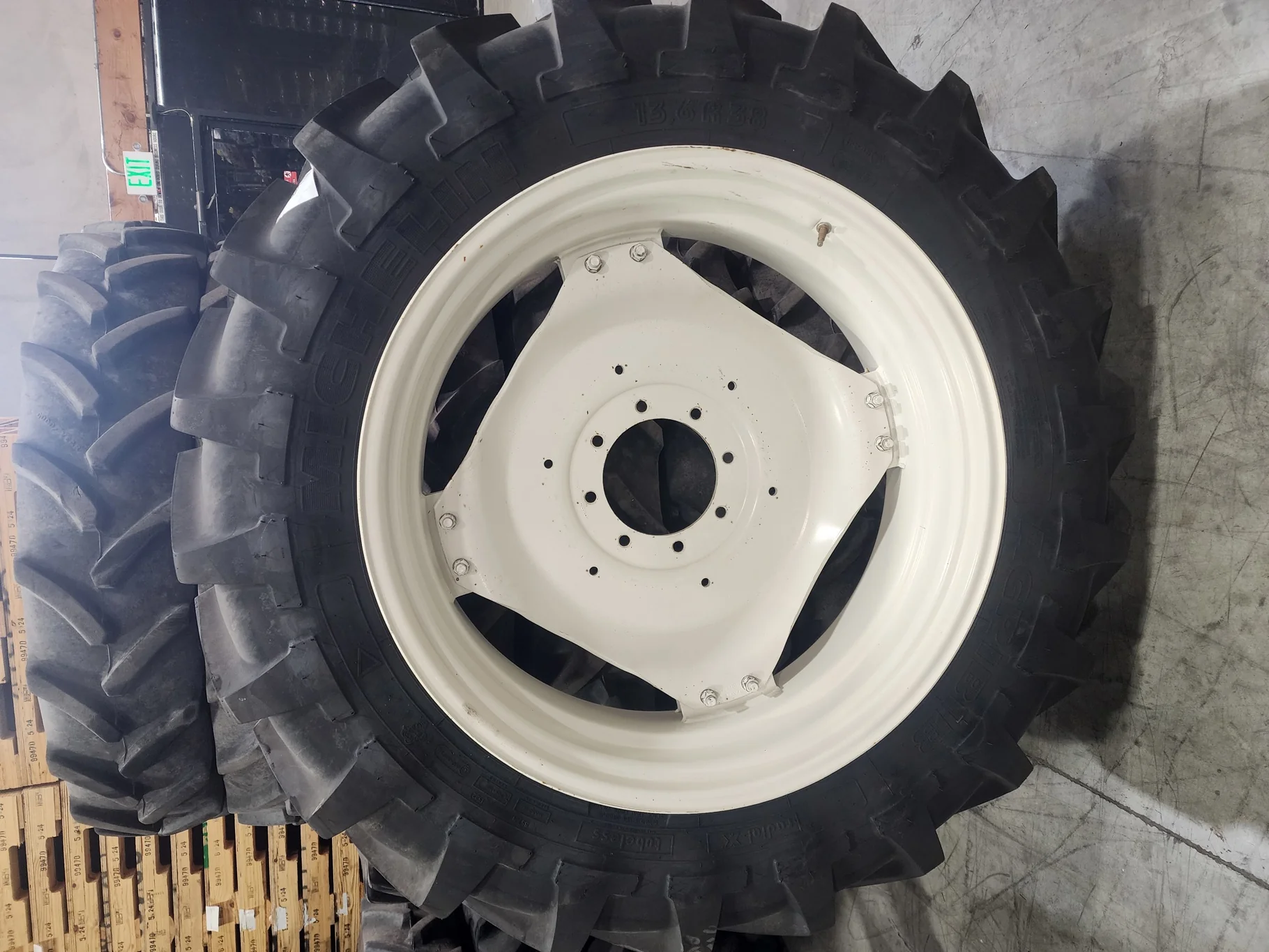 Take-Off 13.6R38 125B Michelin Agribib TL R-1W 95-100% On 12 x 38 (8-10.82-8.78) 4/2 Square Clamp