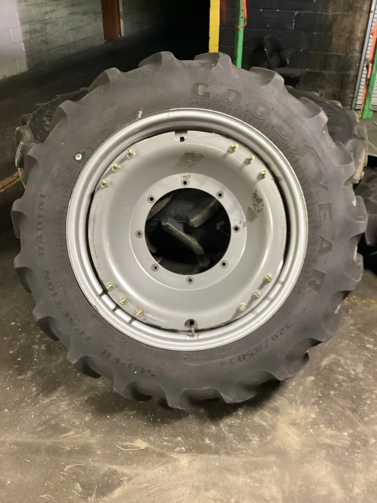 Used 320/85R34 133A8 Goodyear Super Traction Radial DT800 TL R-1W 85-90% On 10x34 (8-15.945-14.281)