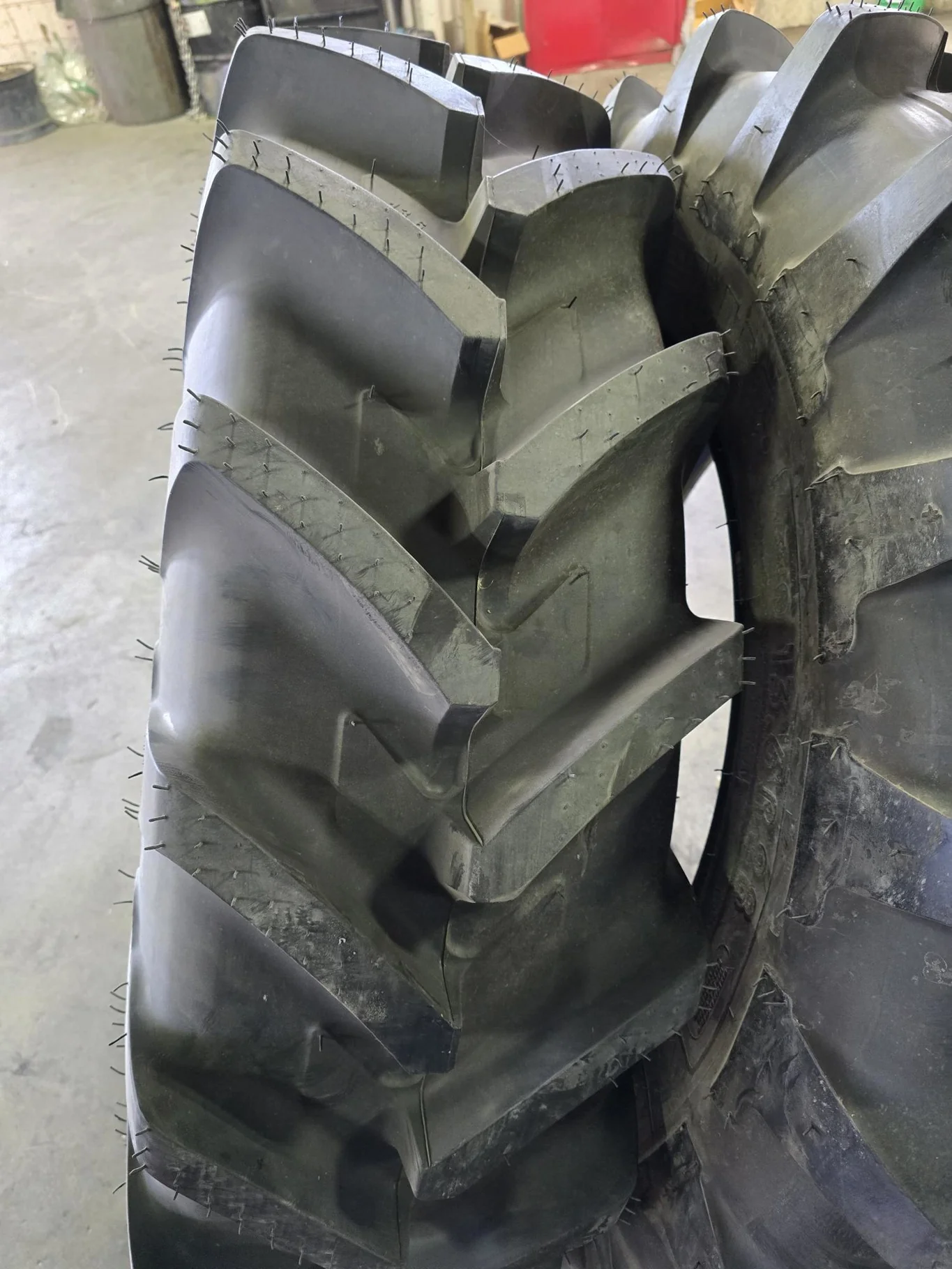 Take-Off 13.6R28 123A8 Michelin Agribib TL R-1W 95-100% image 3