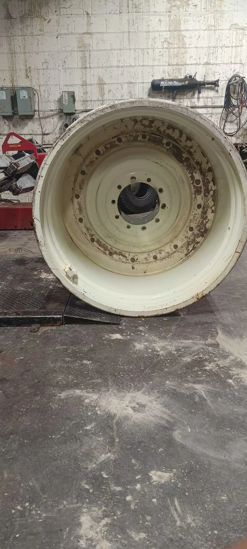 Used 44 X 46 10-13.19-11.07 Double Hub NH White Wheel w /Disc