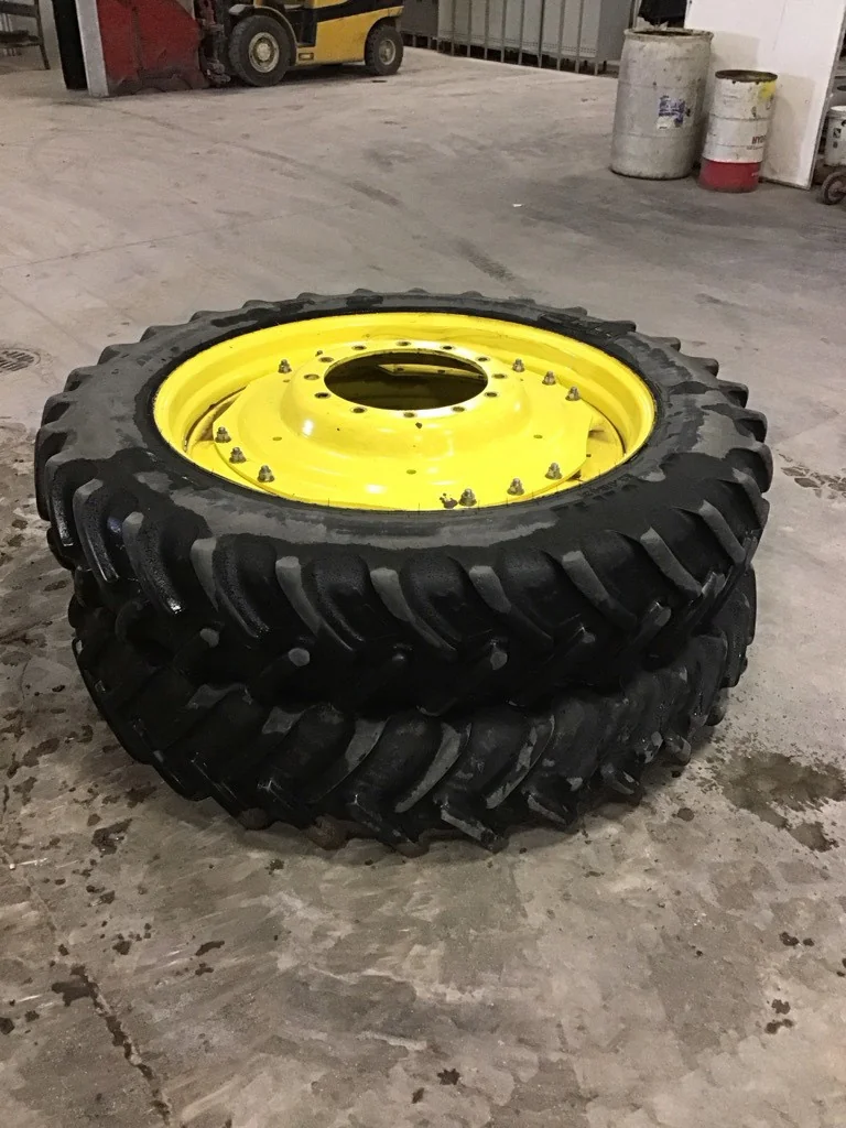 Used 320/90R42 139A8 BKT Agri max RT 945 TL R-1W 65-70% On 10 x 42 (12-16.732-14.62) Waffle 3 Bolt