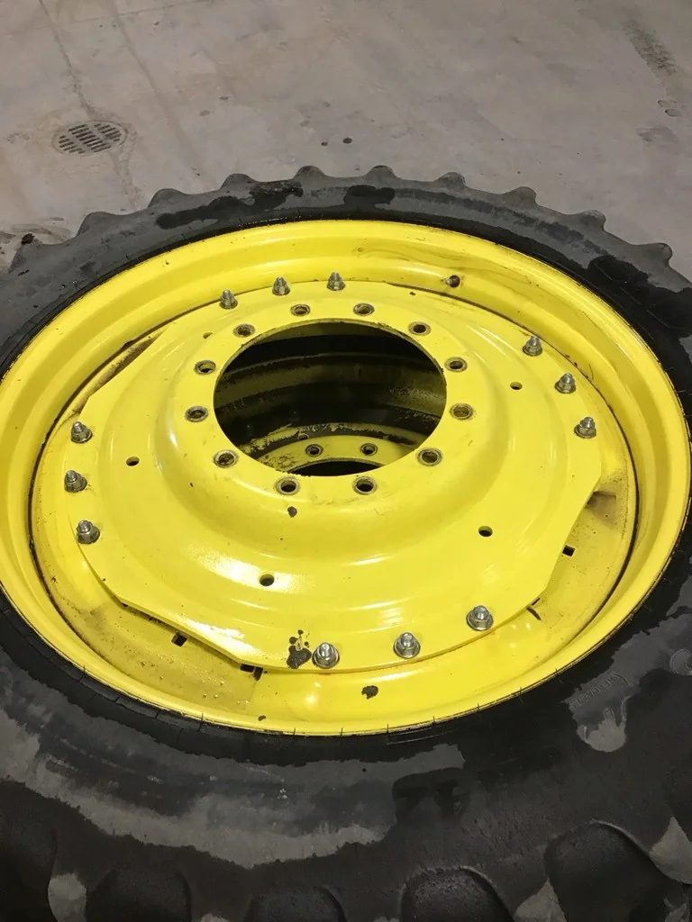 Used 320/90R42 139A8 BKT Agri max RT 945 TL R-1W 65-70% On 10 x 42 (12-16.732-14.62) Waffle 3 Bolt image 3