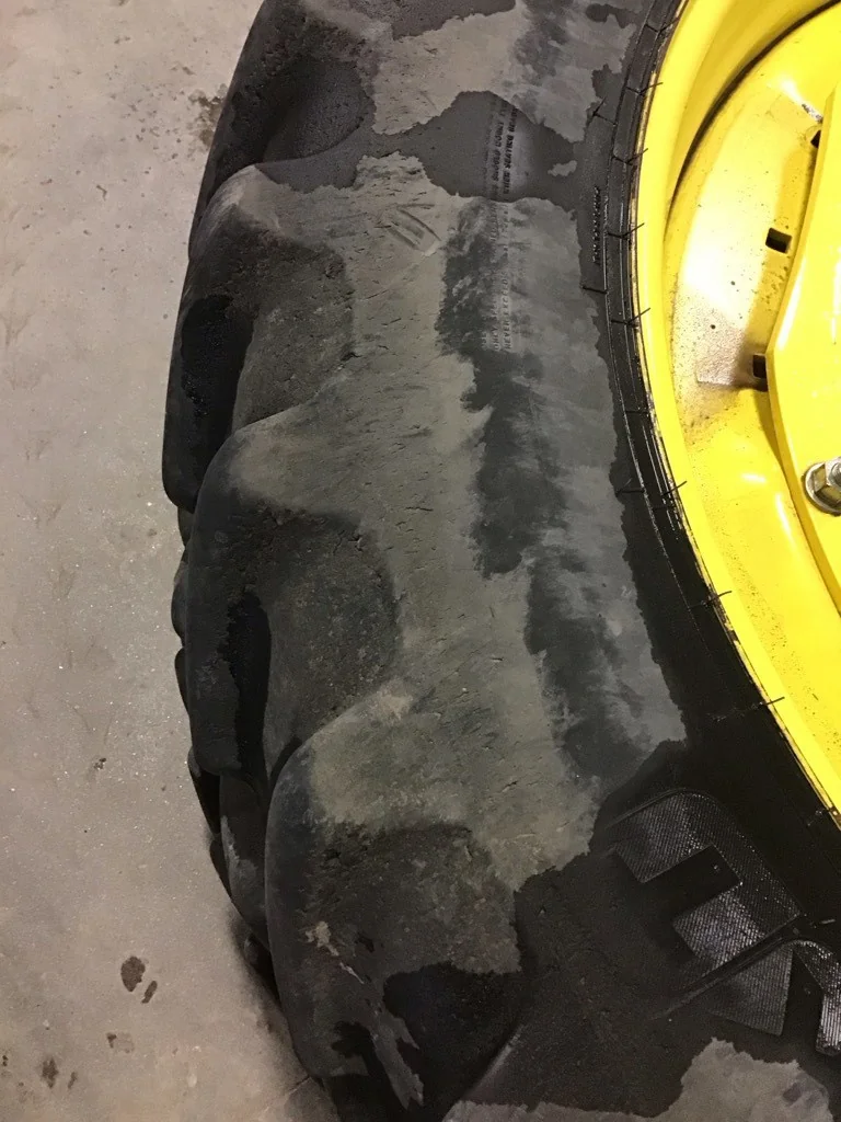 Used 320/90R42 139A8 BKT Agri max RT 945 TL R-1W 65-70% On 10 x 42 (12-16.732-14.62) Waffle 3 Bolt image 4