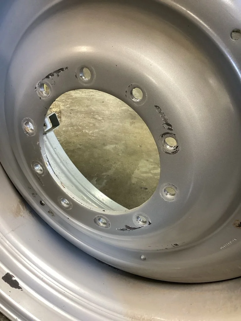 Used 23 x 42 10-13.19-11.07 Dual Case Silver Wheel image 7