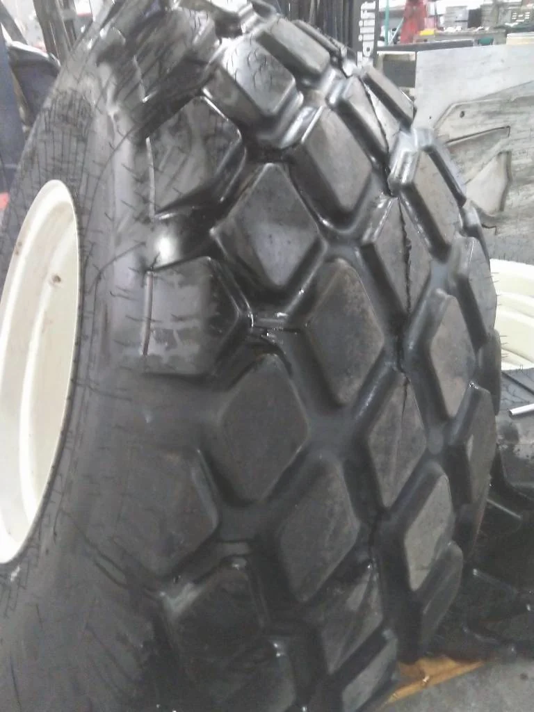 Take-Off 580/70R26 160A8 Goodyear All Weather Radial TL R-3 95-100% On 20 x 26 (10-13.19-11.07) image 2