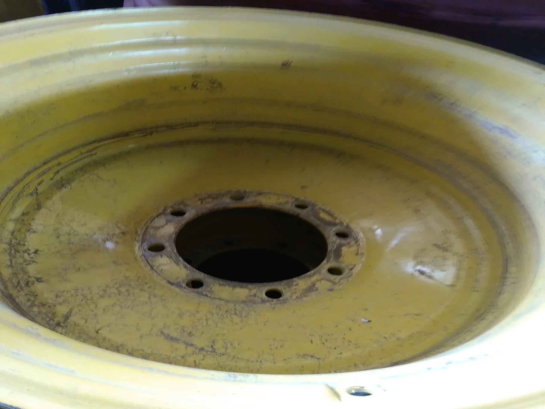 Used 18 X 28 8-10.82.8.78 JD Combine Wheel image 3