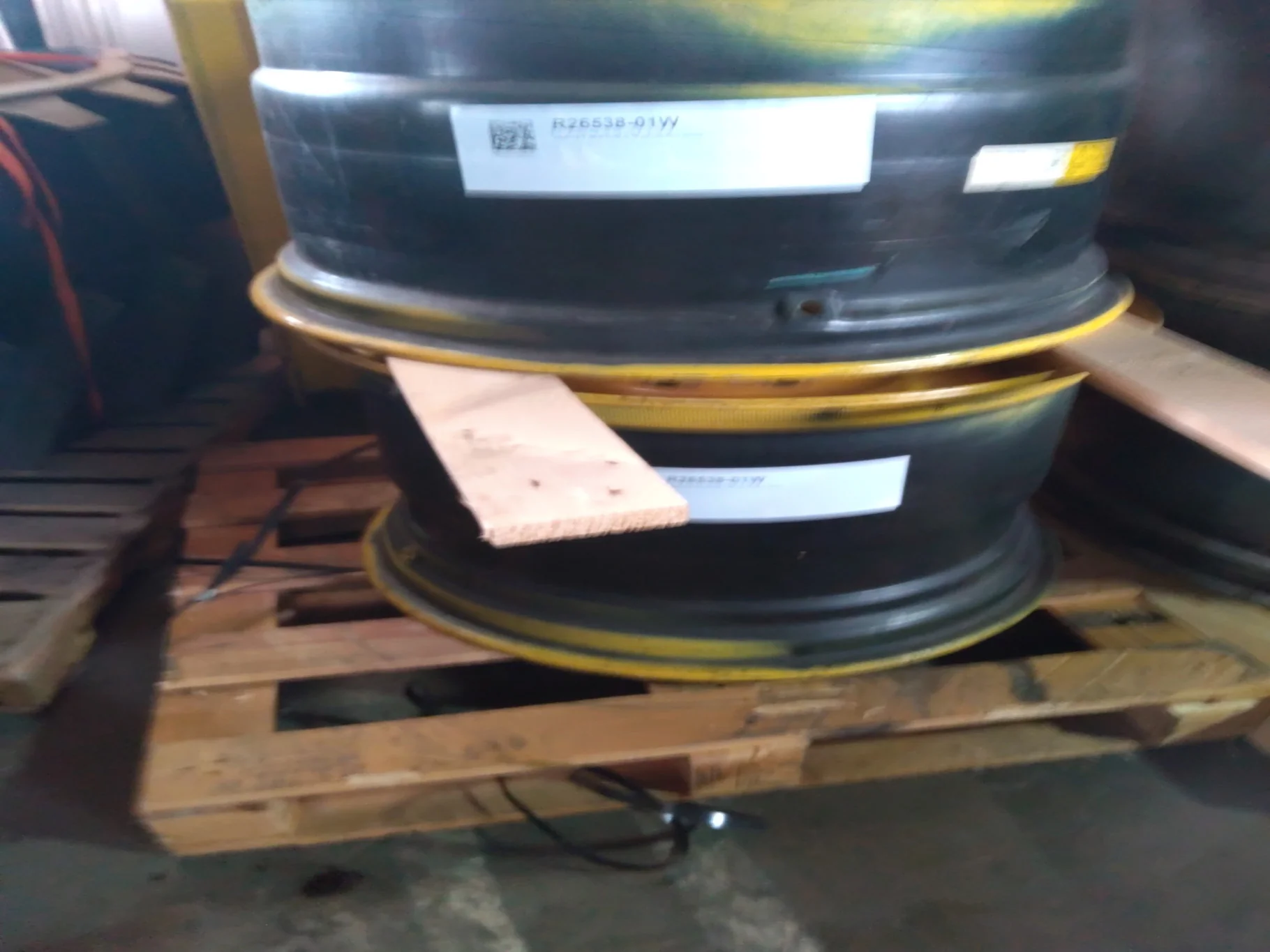 Used 18 X 28 8-10.82.8.78 JD Combine Wheel image 4