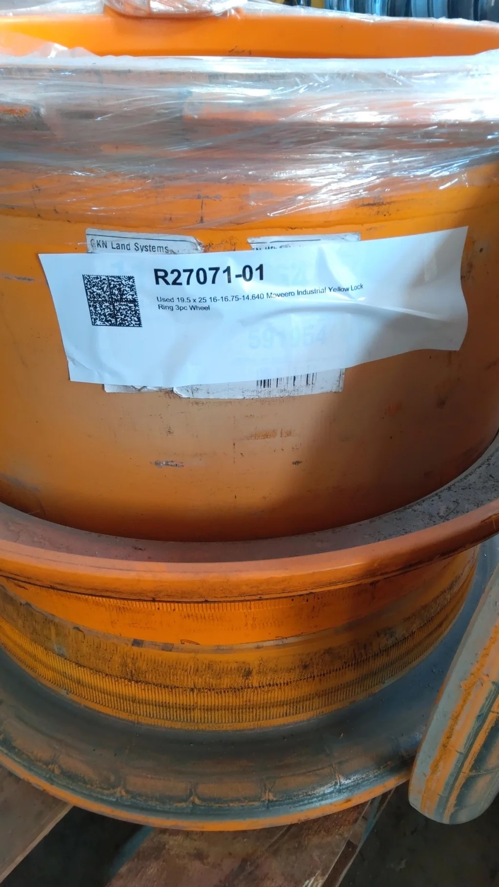 Used 19.5 x 25 16-16.73-14.640 Moveero Industrial Yellow Lock Ring 3pc Wheel image 4