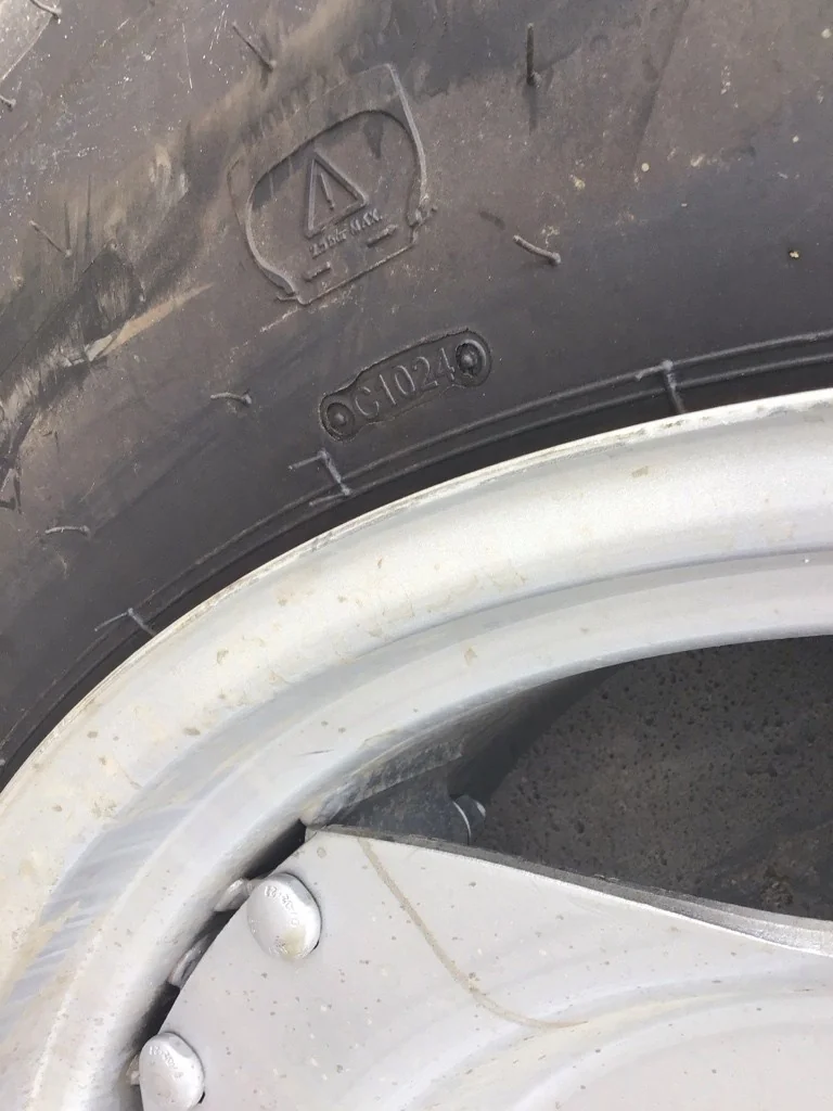 Take-Off 16.9-30 139A8 BKT TR-136 TT R-1W 95-100% On 15 X 30 8-8-6 4/2 Clamp Silver Wheel w/Disc image 4