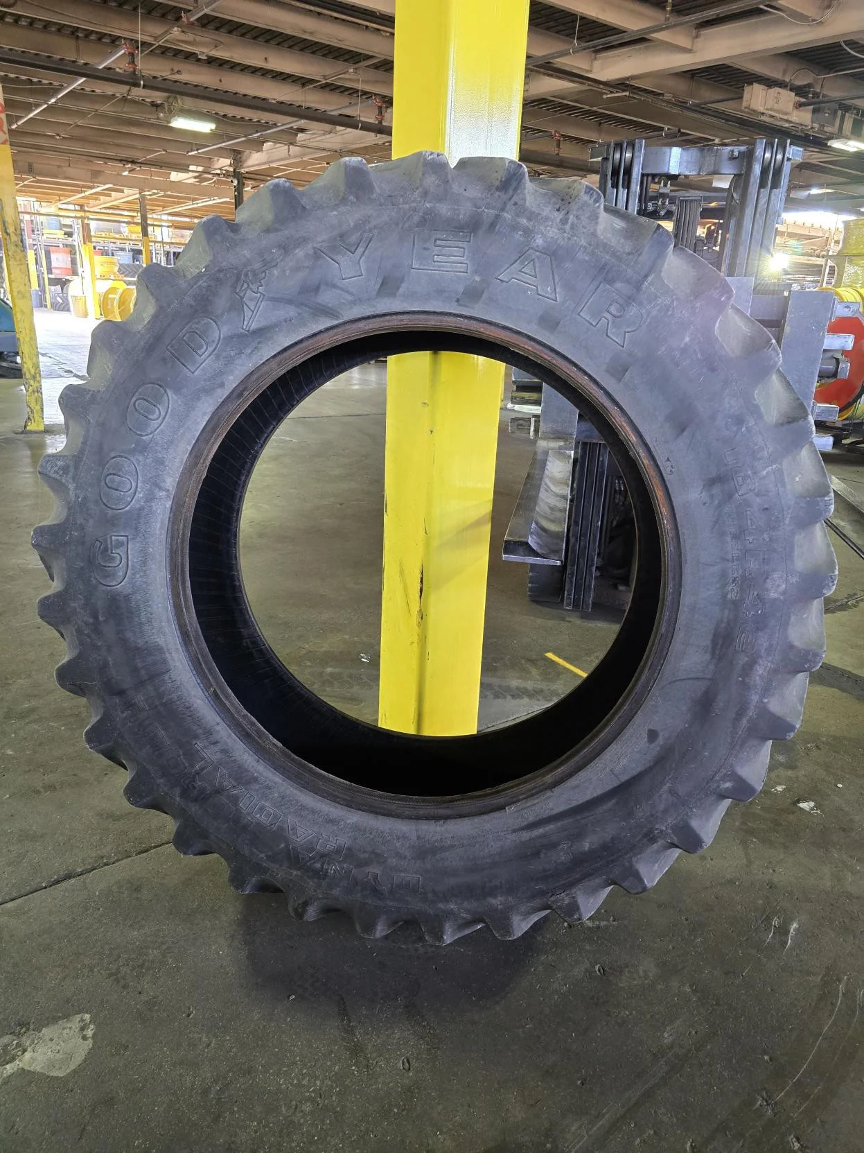 Used 18.4R42 148A8 Goodyear Dyna Torque Radial TL R-1 60-65%