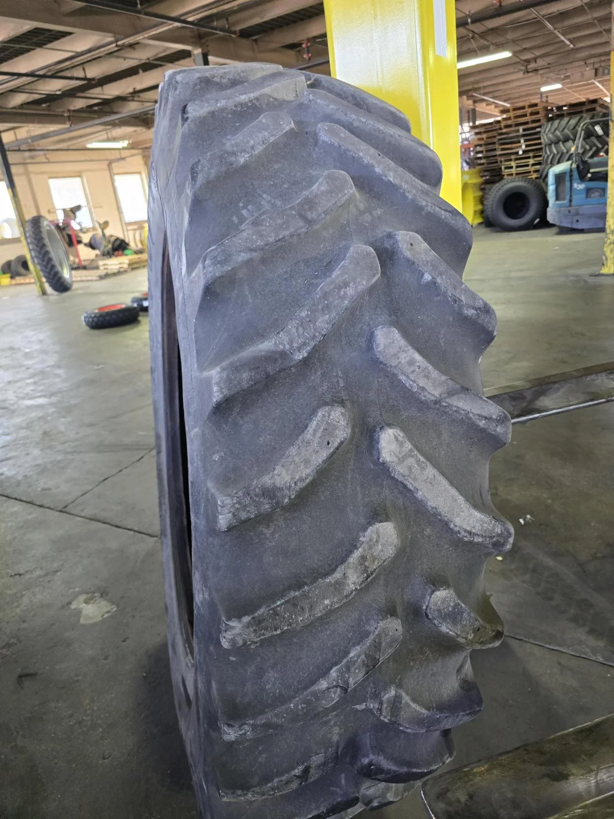 Used 18.4R42 148A8 Goodyear Dyna Torque Radial TL R-1 60-65% image 3
