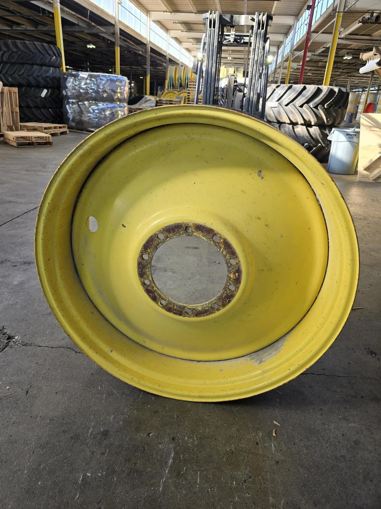 Used 16 x 42 10-13.19-11.07 Dual Yellow Wheel image 2