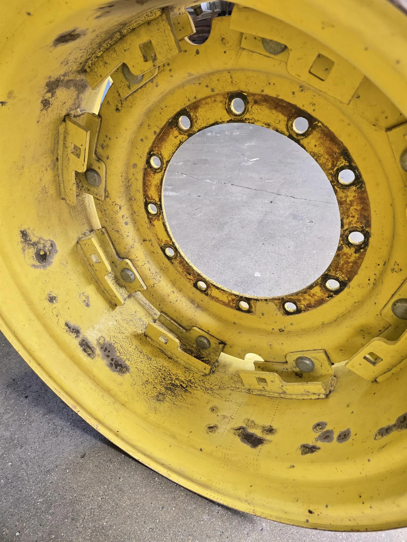 Used 13 x 30 12-16.732-14.620 8 U Clamp JD Yellow Wheel w/ Disc image 3