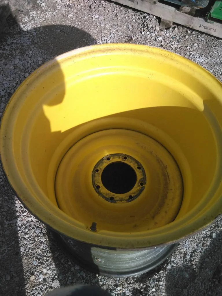 Used 25 x 26 (8-8-6) Titan JD Combine Wheel -(Paint is fair)