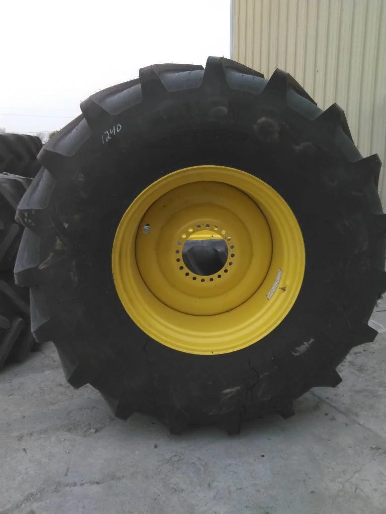 Take-Off 800/70R38 173D Firestone MaxiTraction TL R-1W 95-100% On 27 x 38 (20-13.19-11.07) Combine