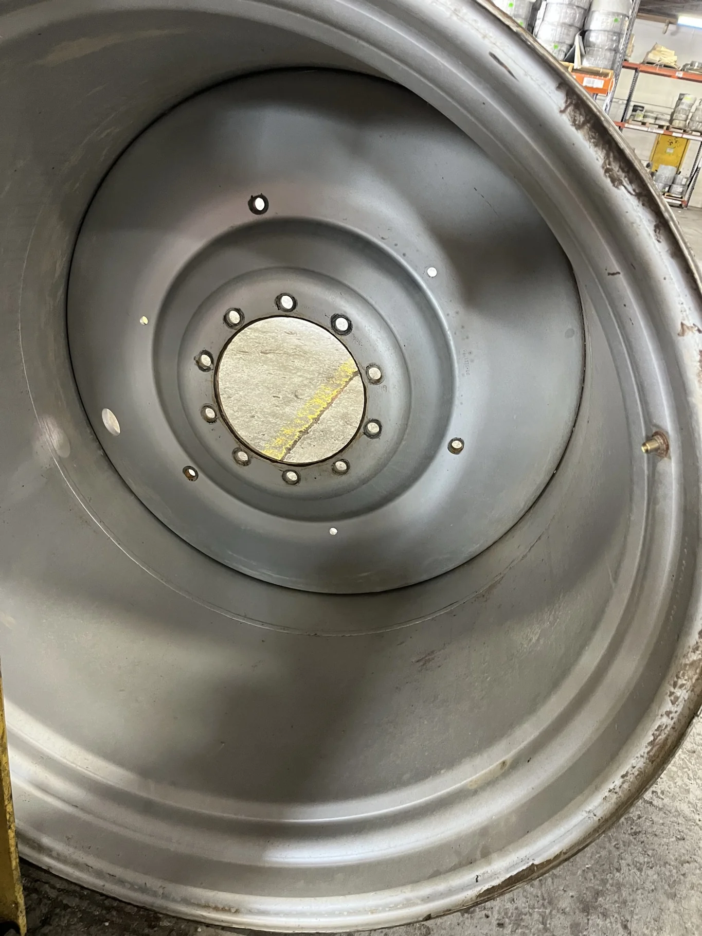 Used 44 x 46 10-13.189-11.07 Dual Case Silver Wheel image 3