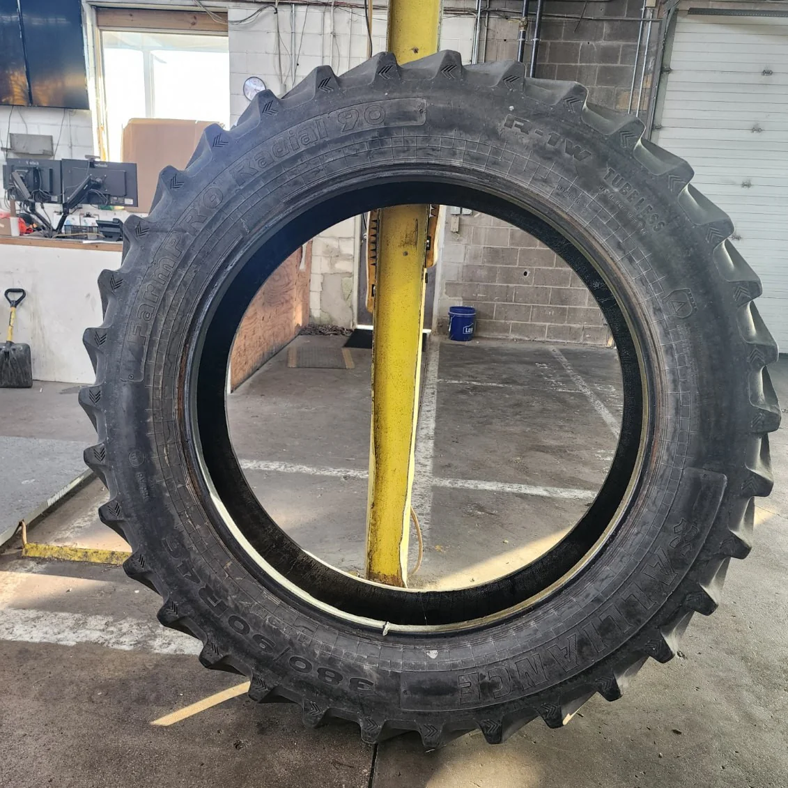 Used 380/90R46 163A8 Alliance Farm Pro Radial 90 TL R-1W 70-75% image 3