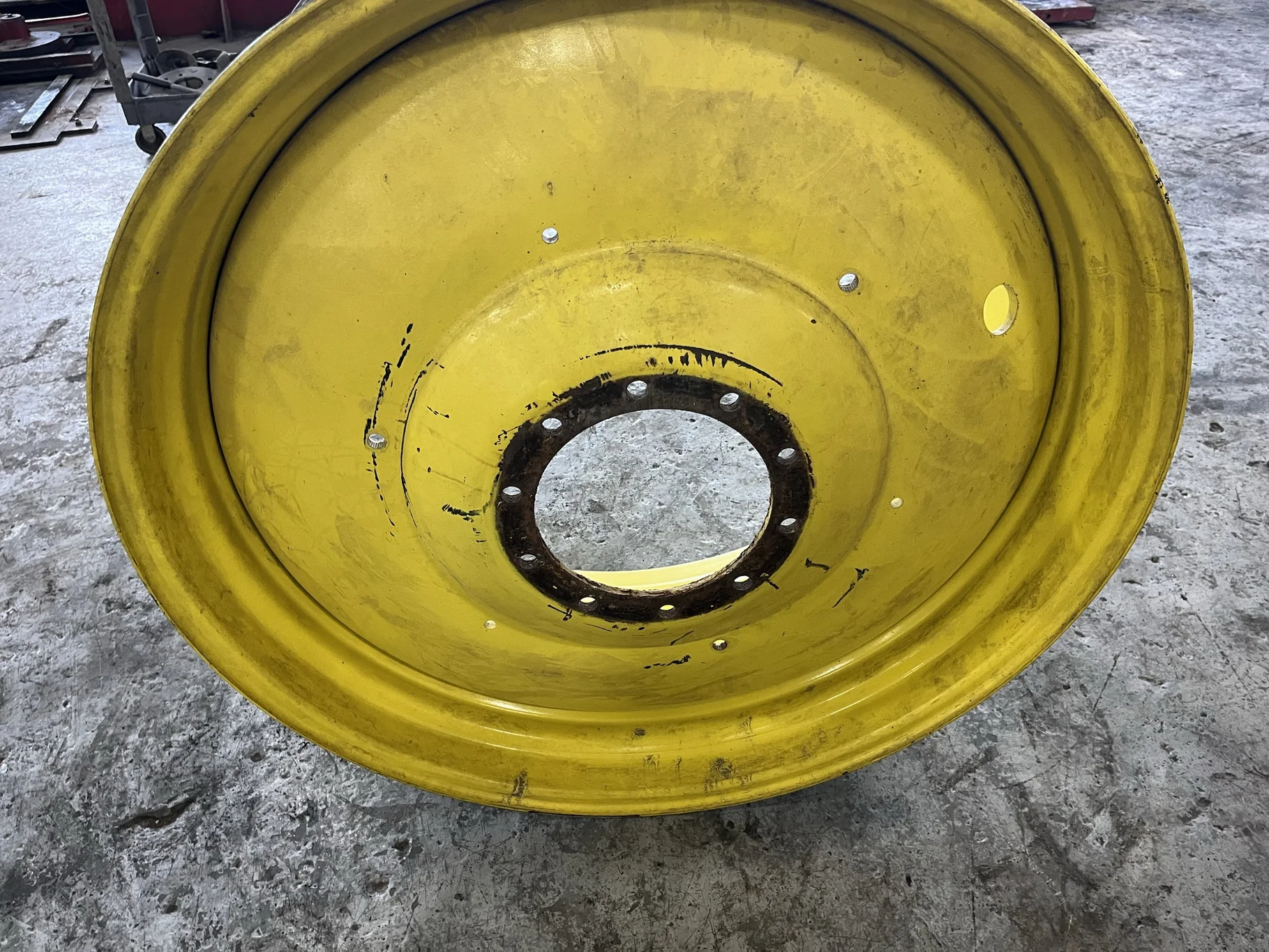 Used 20 x 46 10-13.19-11.00-10.7IN Titan Yellow Wheel image 2