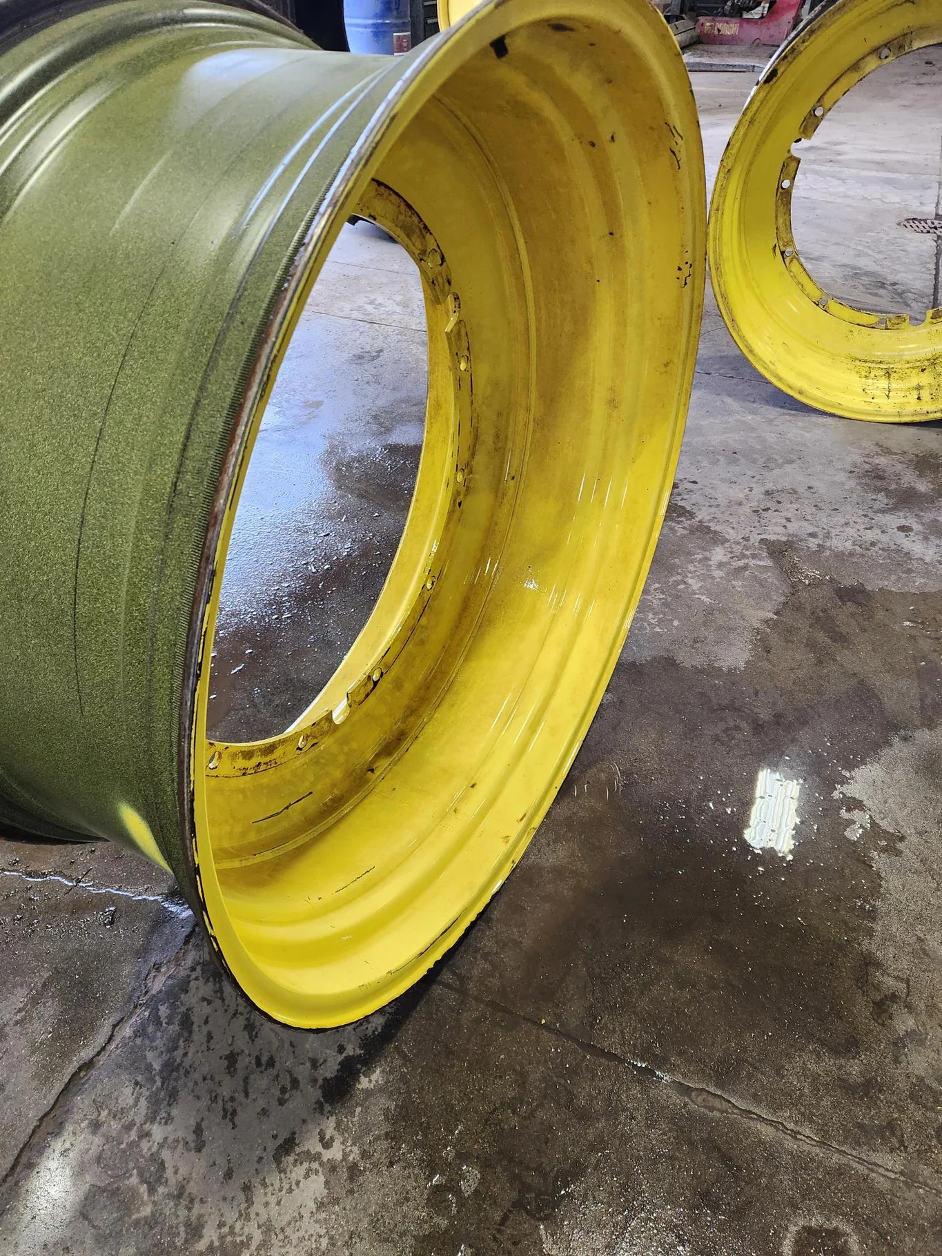 Used 20 X 46 12-32.047-30.17-2.81IN Rim & Rail Yellow Wheel image 6