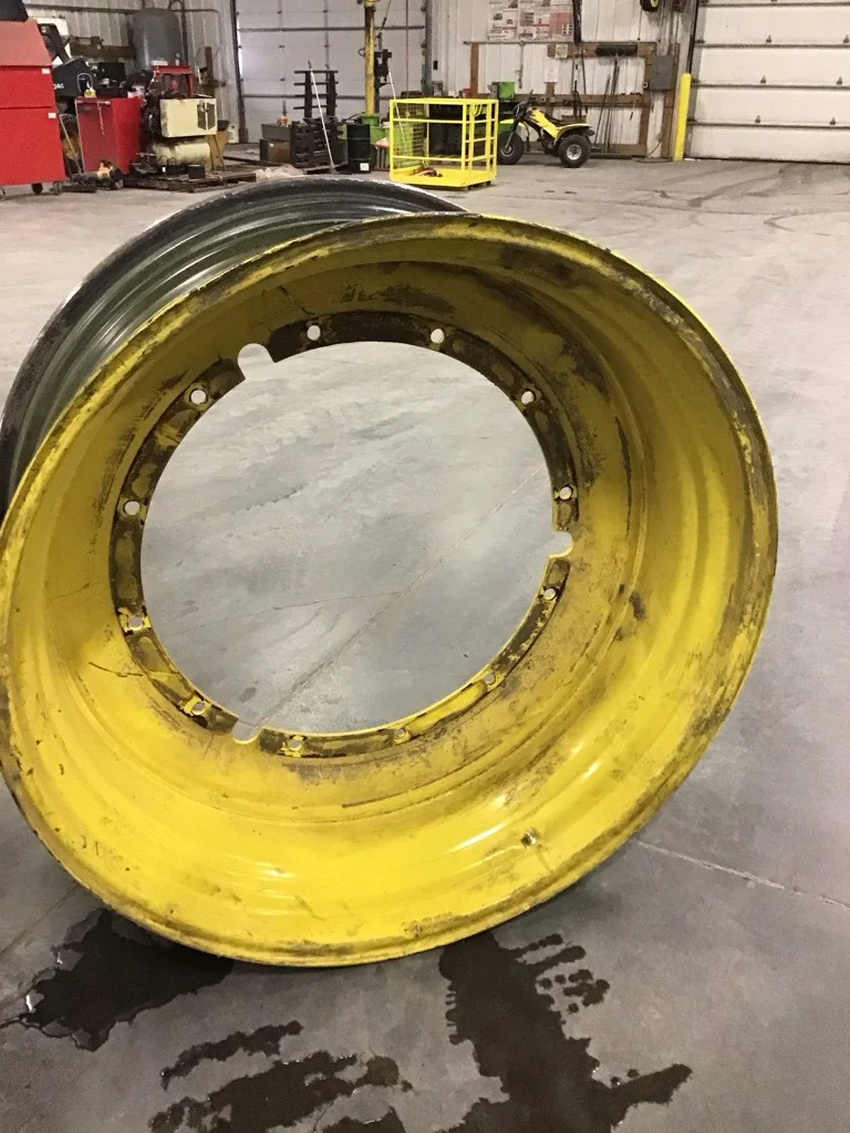 Used 20 x 46 (12-32.047-30.078) JD Titan Rim & Rail (Mild Rust, Paint Fair) image 2