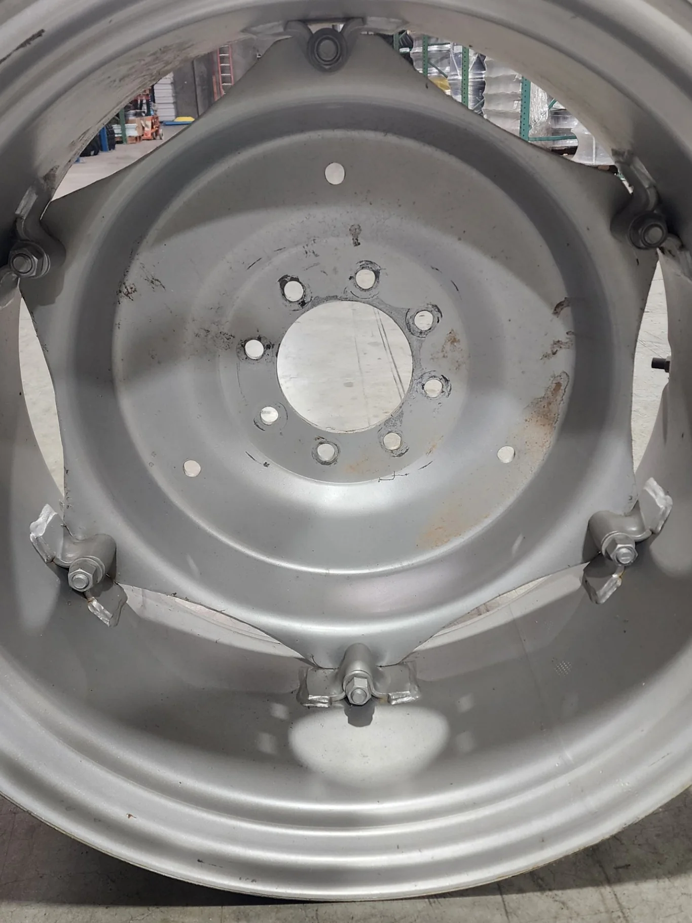 TAKE-OFF 13 X 28 6 CLAMP SILVER WHEEL image 4