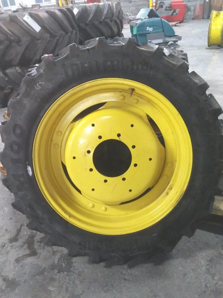 Take-Off 230/95R32 128A8 Trelleborg TM100 TL R-1 95-100% On 8 x 32 (8-10.82-8.78) 4/2 Rail/Disc