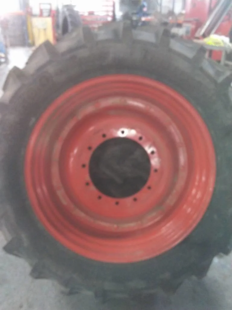 Take-Off 380/80R38 142A8 Trelleborg TM600 TL R-1W 95-100% On 12 x 38 (12-16.732-14.620) R&R/Disc image 3