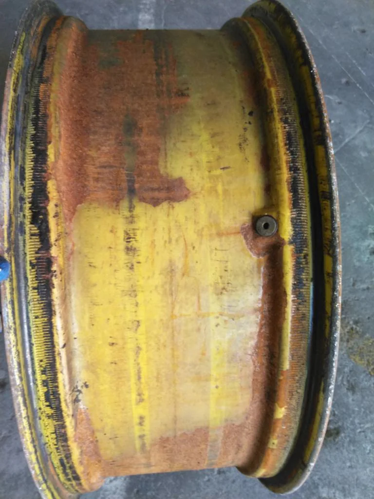 Used 13 x 34 Titan (12-16.732-14.640) John Deere Waffle 3 Bolt With Disc. Mild Rust image 3