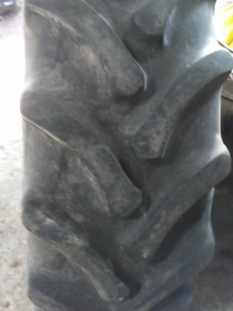 Used 420/85R34 147B Firestone All Traction DT TL R-1W 45-50% On 15 x 34 (12-16.732-14.620) Waffle 3 image 4